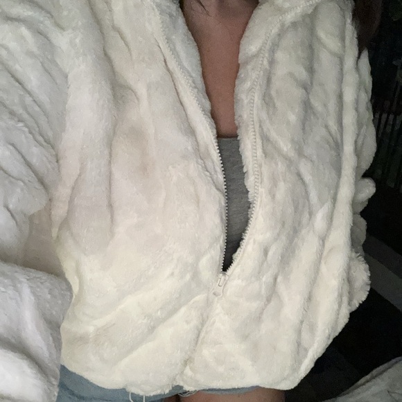 Cream color Teddy Jacket with Plush Texture cropped fit with zipper - Picture 2 of 12